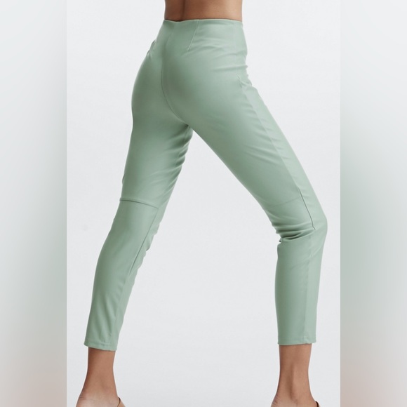 *Closet clear out* Fabletics faux leather leggings - Picture 2 of 8